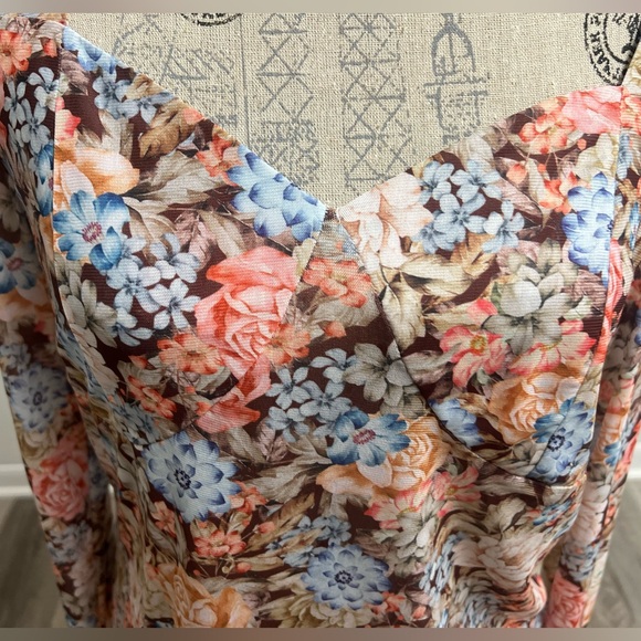 NWOT Floral Mesh Top! - Picture 6 of 15